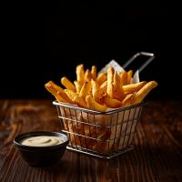 Pommes frites mit Aioli Sauce